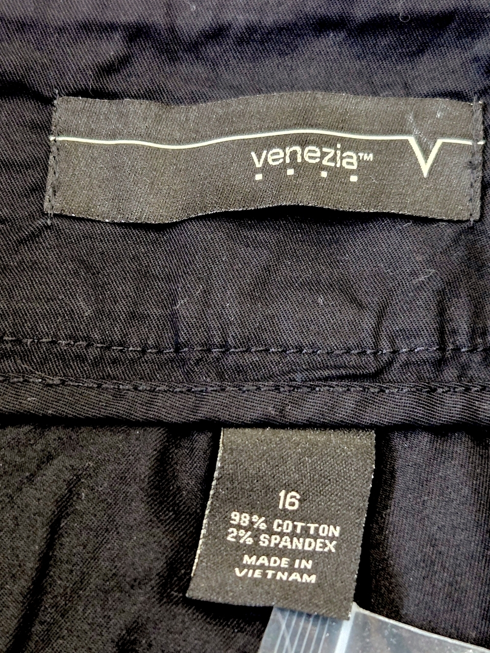 Venezia Black Cuffed Bermuda Shorts with Button Details Size 16 NWT - Picture 3 of 10